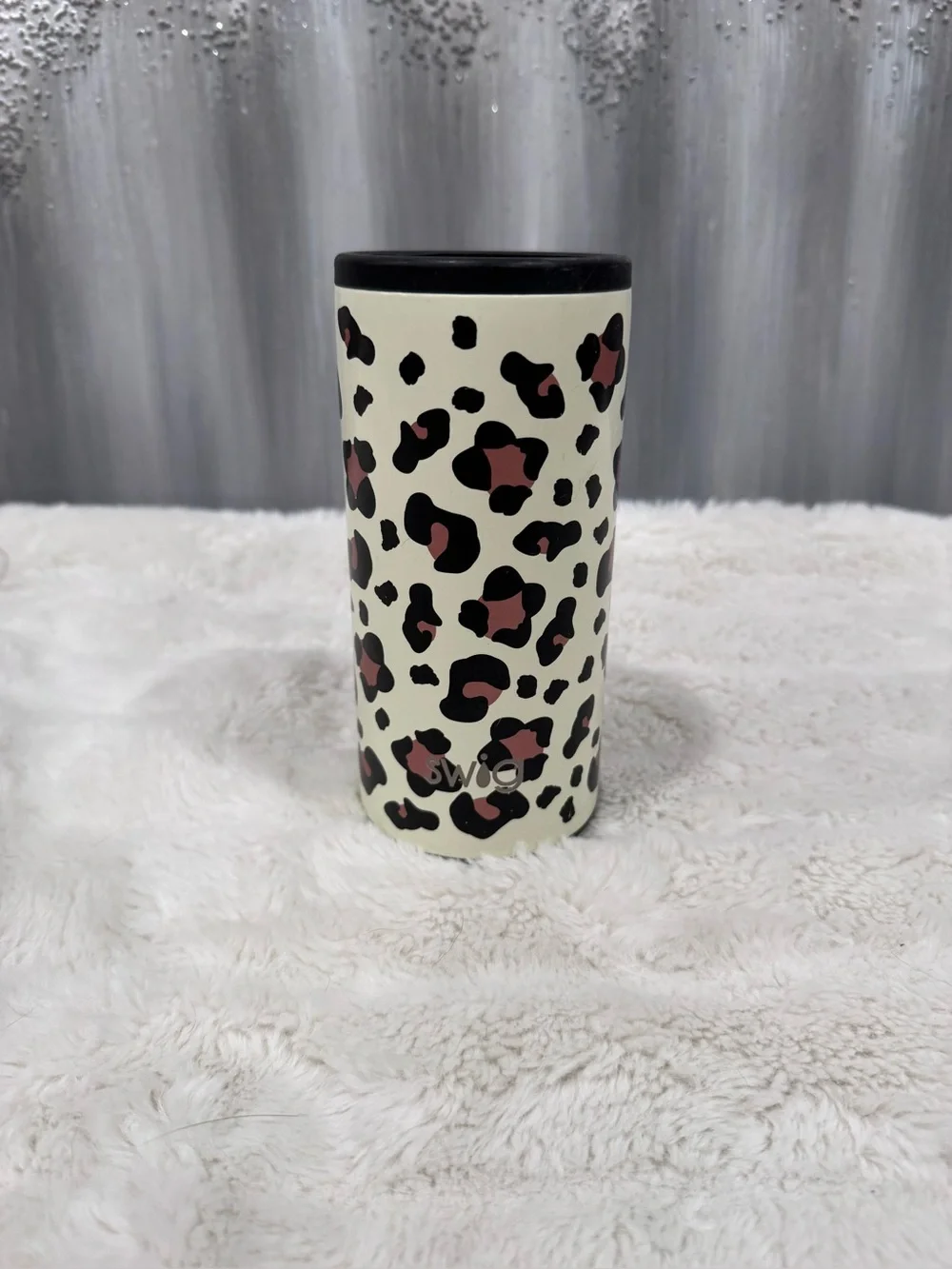 Swig Life 12 oz Skinny Can Cooler - Picture 1 of 4